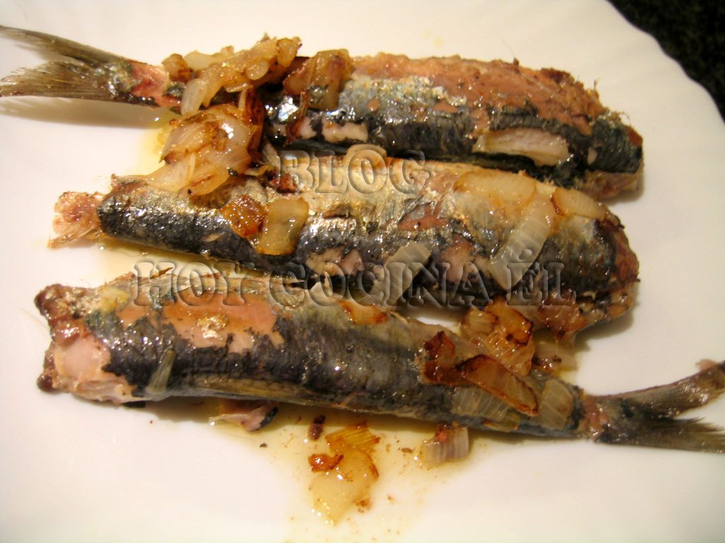 sardinas con cebolla