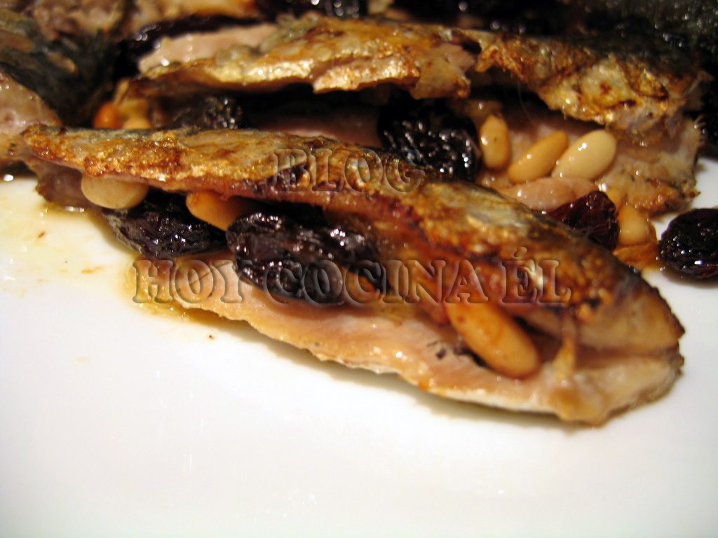 Sardinas rellenas de pasas y piñones